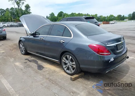 2015 Mercedes-Benz C 300 4Matic/Luxury 4Matic/Sport 4Matic из США, поврежденный, VIN 55SWF4KB5FU020235